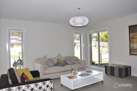 Property photo of 24 Waterside Drive Drouin VIC 3818