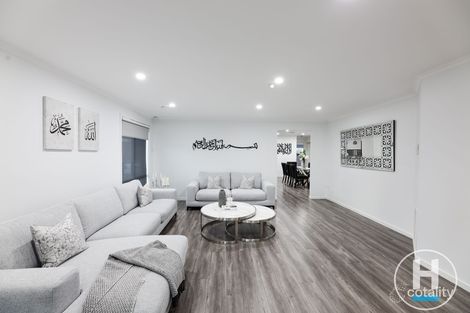 Property photo of 5 Hutchins Place Roxburgh Park VIC 3064