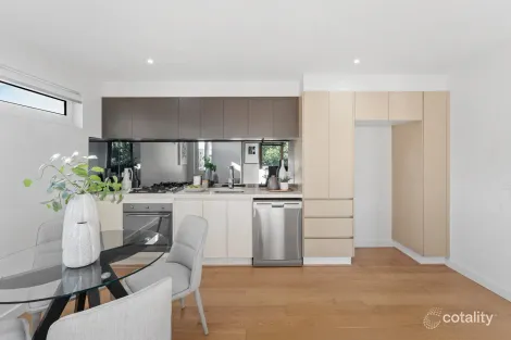 Property photo of 2/2C Walsh Street Ormond VIC 3204