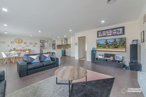 Property photo of 5 Samuel Drive Drouin VIC 3818