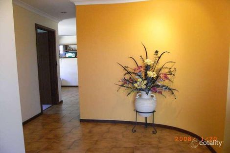 Property photo of 2 Davidson Place Noranda WA 6062