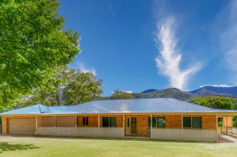 57 Station St, Porepunkah, VIC 3740