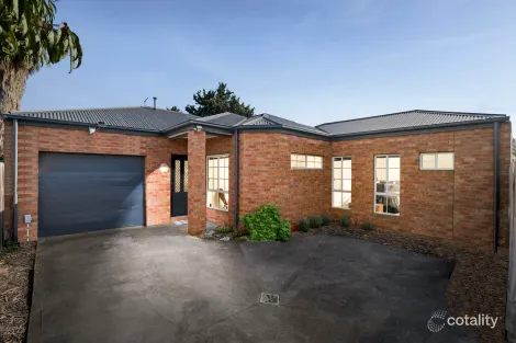 Property photo of 8A Melton Close Werribee VIC 3030