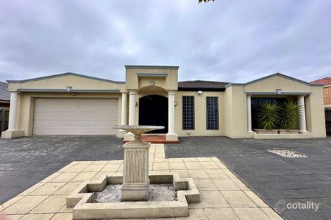 Property photo of 18 Kinnaird Court Taylors Lakes VIC 3038
