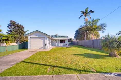 Property photo of 3 The Lakes Way Forster NSW 2428