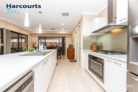 10 Wuraming Bend, Dalyellup, WA 6230