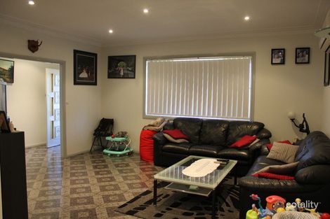Property photo of 11 Onyx Close Bossley Park NSW 2176