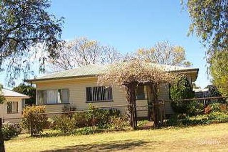 28 Esmond St, Rockville, QLD 4350