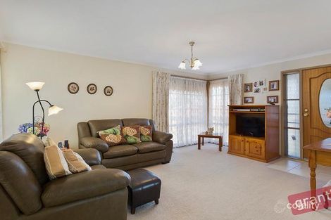 Property photo of 2/9 Southwell Close Endeavour Hills VIC 3802