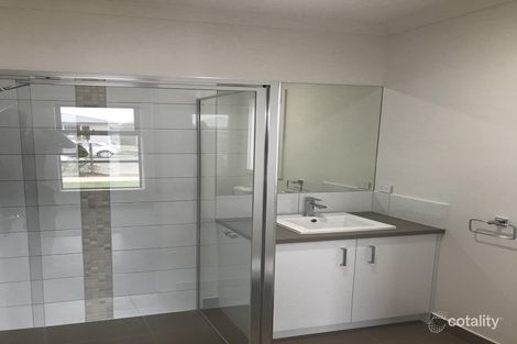 Property photo of 30 Silver Wattle Road Mount Duneed VIC 3217