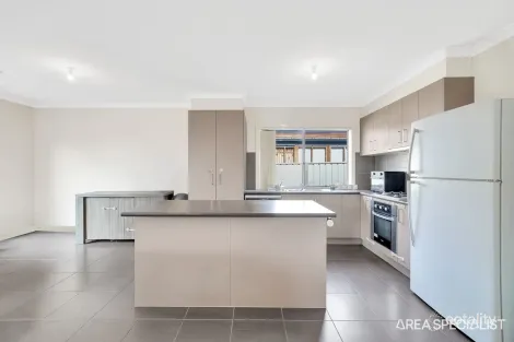 Property photo of 18 Mallow Street Brookfield VIC 3338
