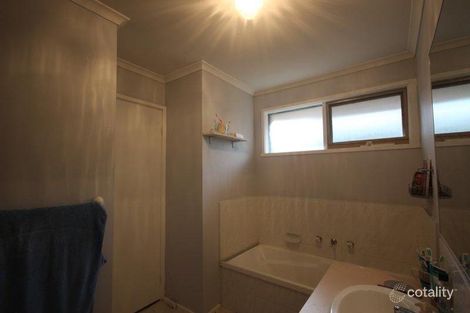 Property photo of 2 Broadbent Way Pakenham VIC 3810