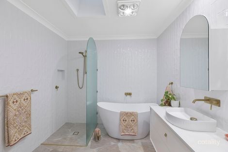 Property photo of 6 Cary Crescent Springfield NSW 2250