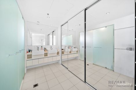Property photo of 303/30 Macrossan Street Brisbane City QLD 4000