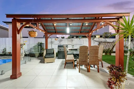 Property photo of 71 Emerald Drive Helensvale QLD 4212
