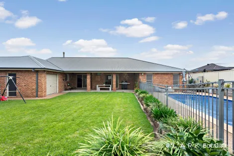 Property photo of 16 Cedar Wattle Close Aberglasslyn NSW 2320