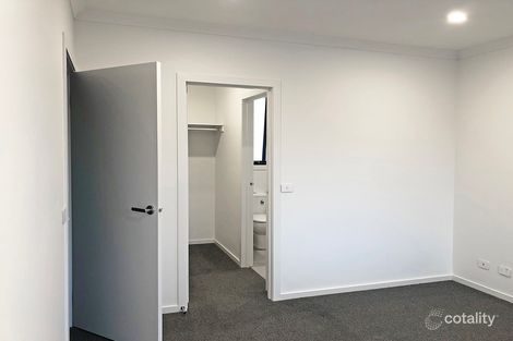 Property photo of 9 Oakden Crescent St Albans VIC 3021