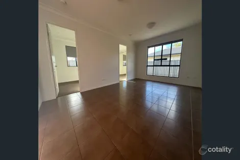 Property photo of 1/53 White Street Emerald QLD 4720