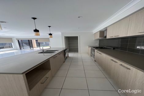 Property photo of 38 Voyager Drive Fraser Rise VIC 3336