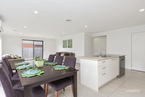 Property photo of 2 Beatham Way Cranbourne East VIC 3977