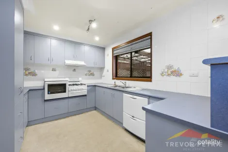 Property photo of 4 Waldie Close Wendouree VIC 3355