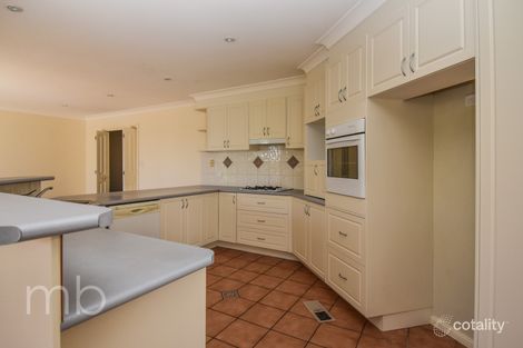Property photo of 13 Stratford Close Orange NSW 2800