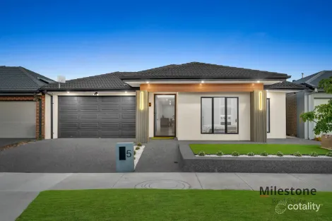 5 Nandewar St, Clyde North, VIC 3978