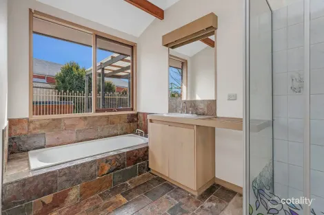 Property photo of 14 Walgett Court Echuca VIC 3564