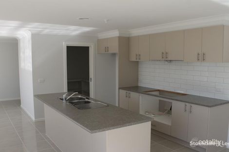 Property photo of 56 Meadowlea Crescent Pakenham VIC 3810