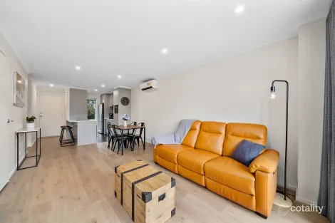 Property photo of 17/11 Castan Street Coombs ACT 2611
