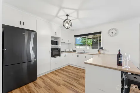 Property photo of 4 Risbey Court Mildura VIC 3500