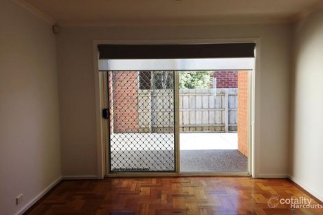 Property photo of 22 Masters Circuit Roxburgh Park VIC 3064