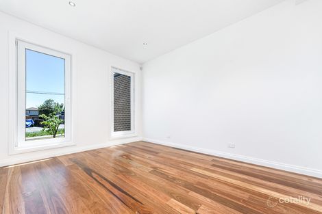 1/2 Oberon Ave, Oakleigh East, VIC 3166