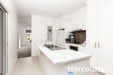 Property photo of 3 Melzak Way Berwick VIC 3806