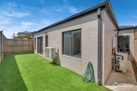 Property photo of 14 Honeydew Way Rockbank VIC 3335