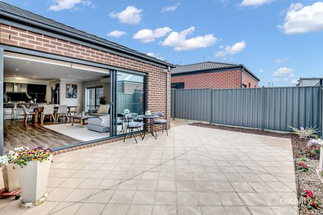 Property photo of 10 Sustainable Drive Craigieburn VIC 3064