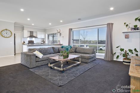 Property photo of 9 Highvale Rise Warragul VIC 3820