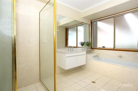 Property photo of 1 Erindale Court Helensvale QLD 4212