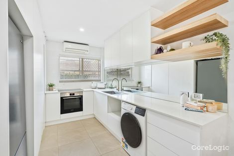 Property photo of 2/2118 Gold Coast Highway Miami QLD 4220