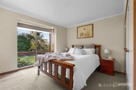 Property photo of 14 Bayview Road Emerald VIC 3782