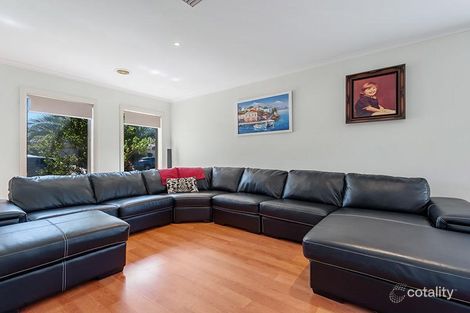Property photo of 33 Parramatta Walk Craigieburn VIC 3064