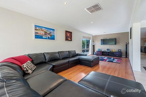 Property photo of 33 Parramatta Walk Craigieburn VIC 3064