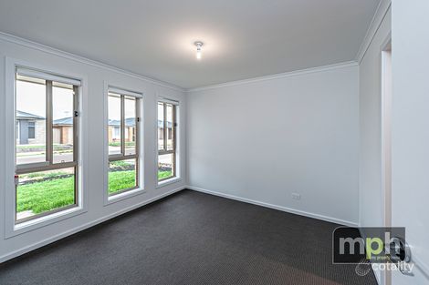 Property photo of 15 Geoff Road Munno Para West SA 5115