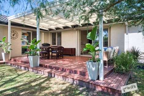 Property photo of 2 Quadrat Close Berwick VIC 3806
