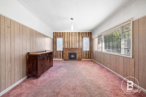 Property photo of 10 Alexander Avenue Wendouree VIC 3355