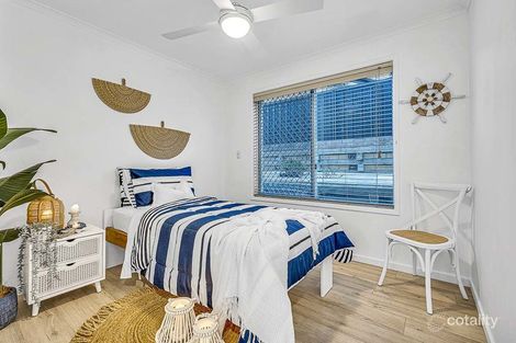 Property photo of 28 Carcoola Street Benowa QLD 4217