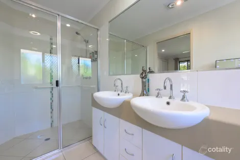 Property photo of 2 Bessie Court Boyne Island QLD 4680