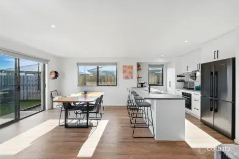 2/10 Curtain Ct, Brighton, TAS 7030