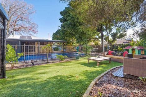 Property photo of 2 Heather Road Lesmurdie WA 6076