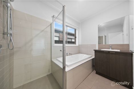 Property photo of 77 Featherwood Crescent Craigieburn VIC 3064
